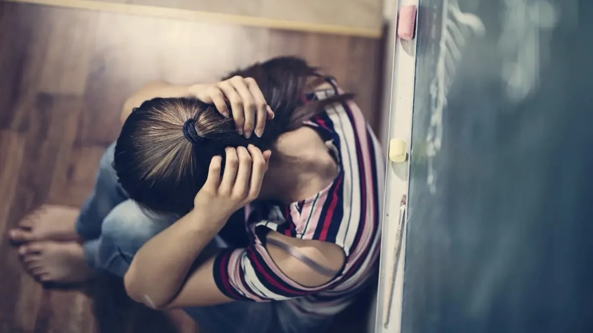 «Қыздың өзі кінәлі»: 16 жастағы қыз баланы зорлаған жігіттің туыстары айыппен келіскен жоқ