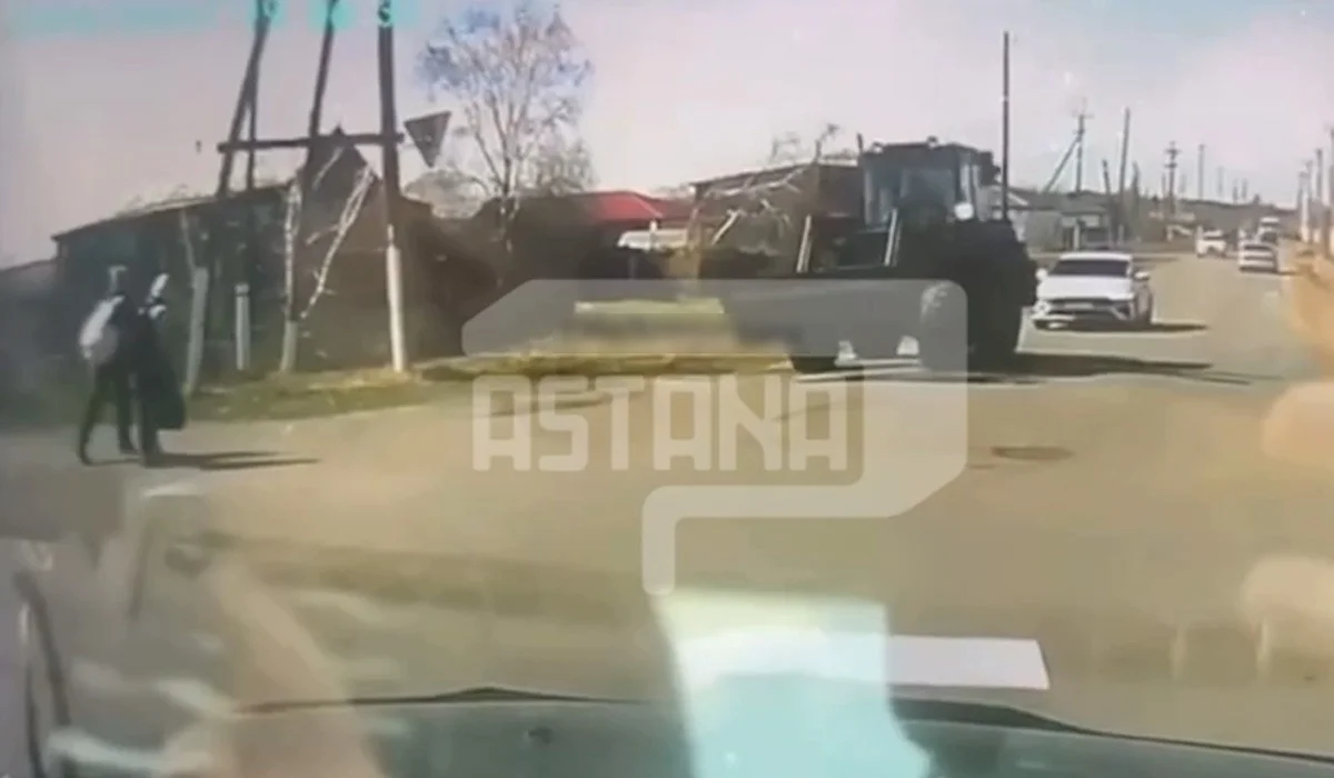 Зерендіде трактор оқушы қызды қағып кетті