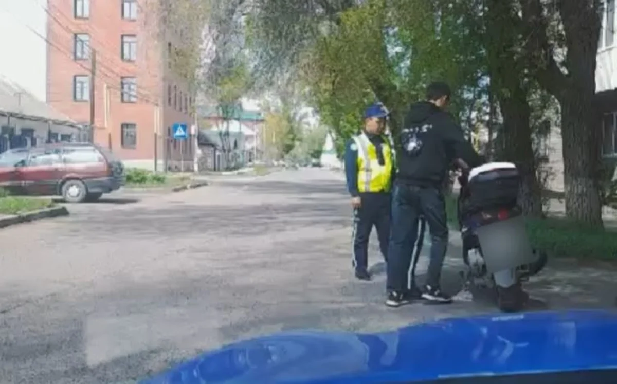 Оралда есірткі қолданып, мопед жүргізген ер адам ұсталды