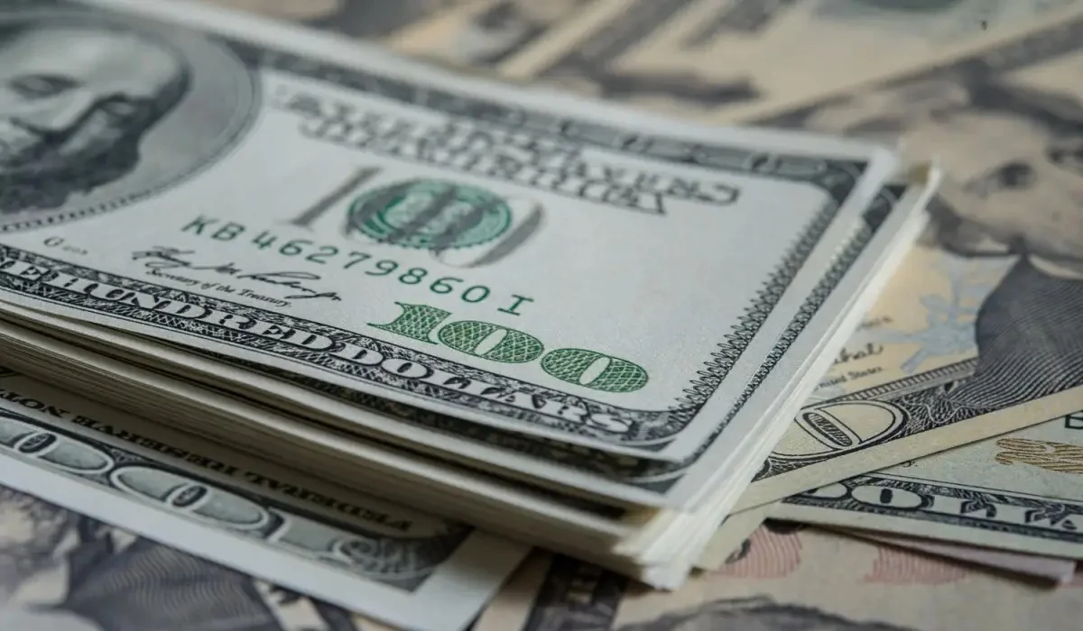 Трамп АҚШ-тан өз еркімен кететін мигранттарға 1000 доллардан беретін болды