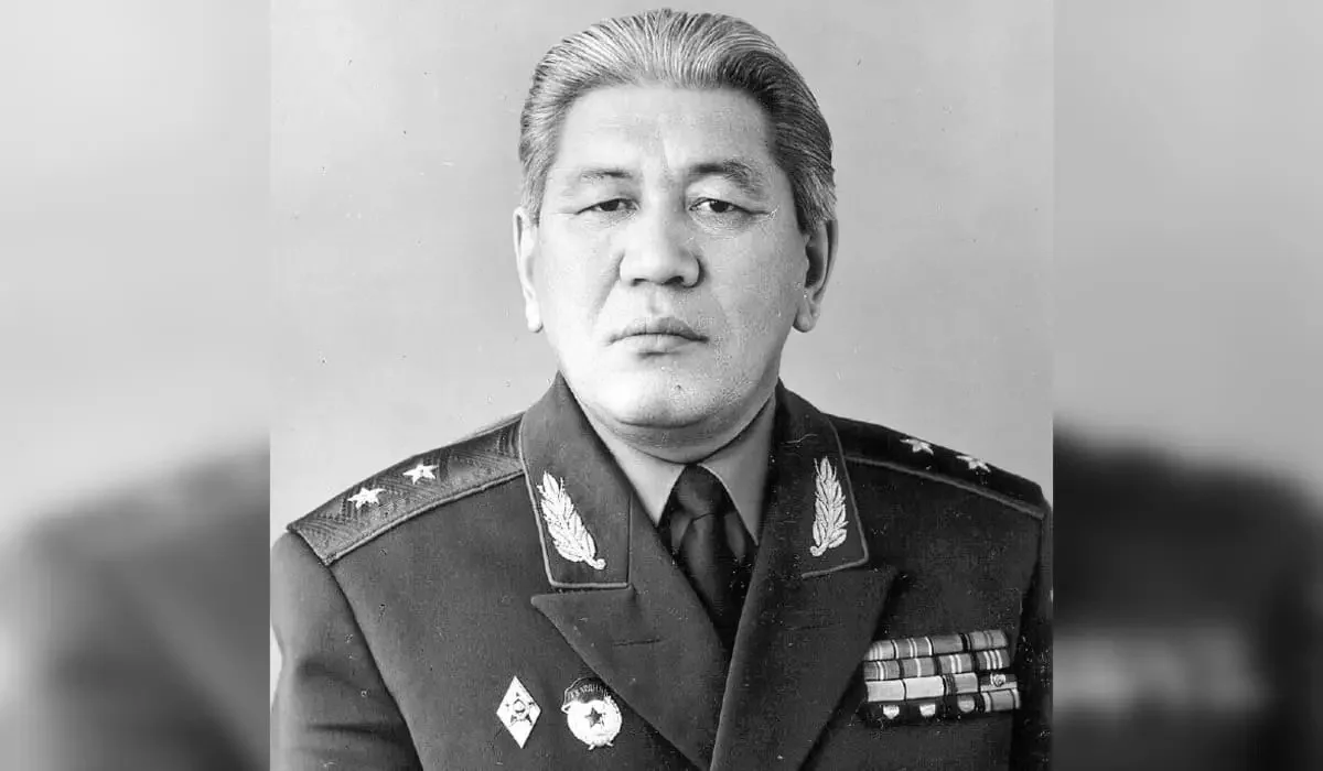 Тоқаев пен То Лам Вьетнамның ең жоғарғы әскери наградасын алған қазақ генералы туралы сөйлесті