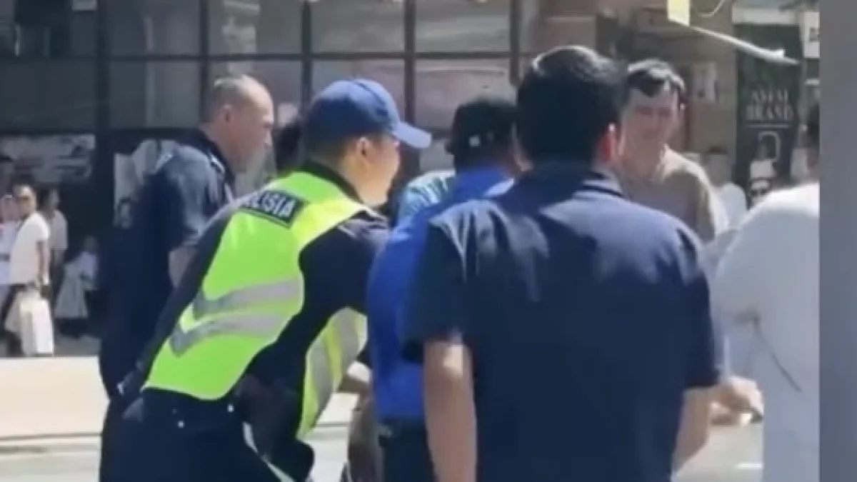 Түркістан облысында полицейлер көлік өртін сөндіріп, ішіндегі жүргізушісін құтқарып қалды