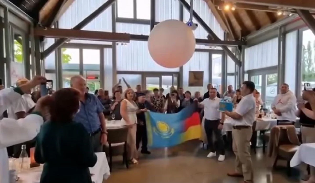 Германияға көшіп кеткен неміс азаматтары Қазақстанның әнұранын орындап, жұртты елжіретті (ВИДЕО)