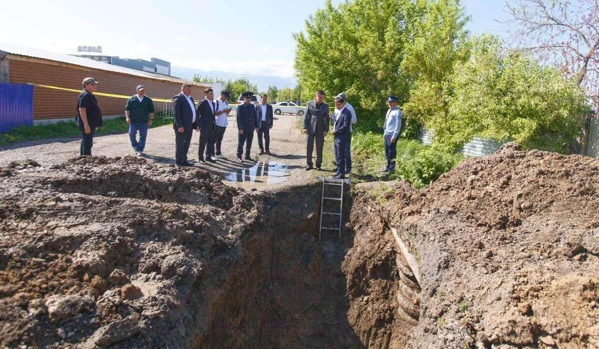 ШҚО-да слесарь мен дәнекерлеуші су құбырын жөндеу кезінде қаза болды