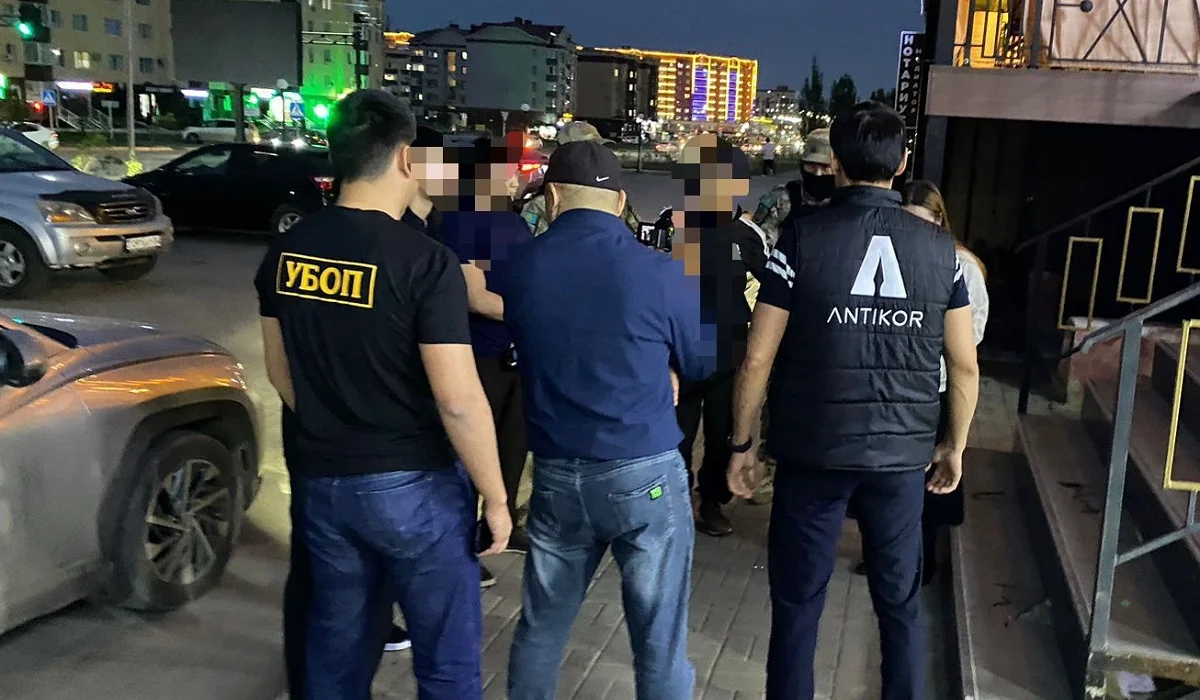 Ақтөбеде кәсіпкерлерді бопсалап, ақша алған «антикор» ұсталды