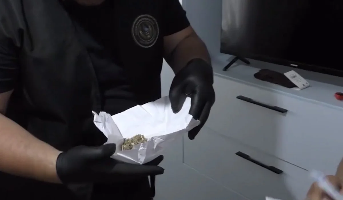 Алматыда деструктивті кітаптар таратқан шетелдік ұсталды (ВИДЕО)