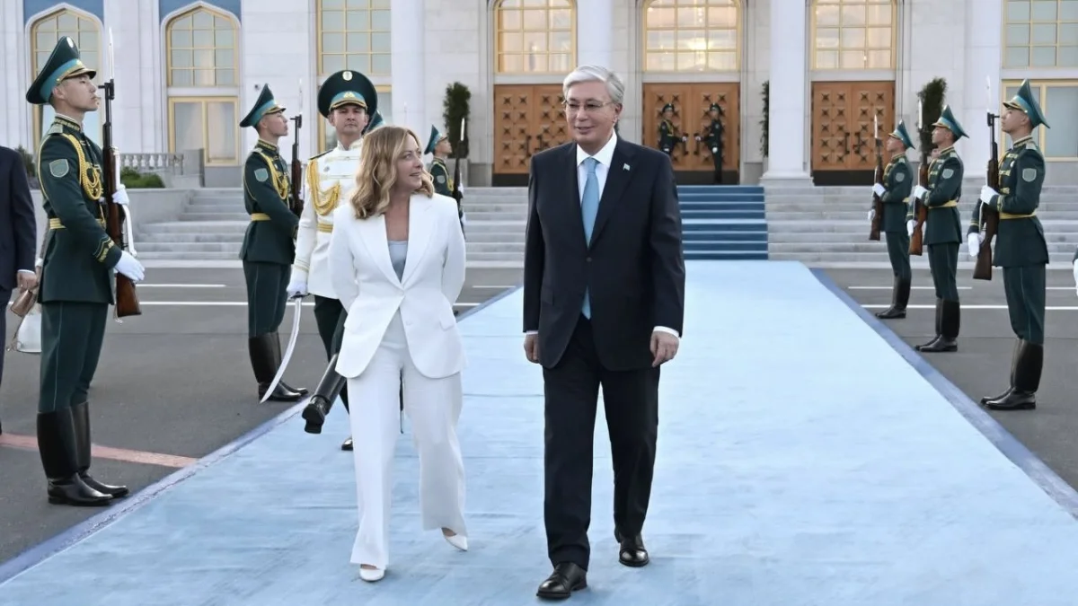 Тоқаев Джорджа Мелониді елорда әуежайынан шығарып салды