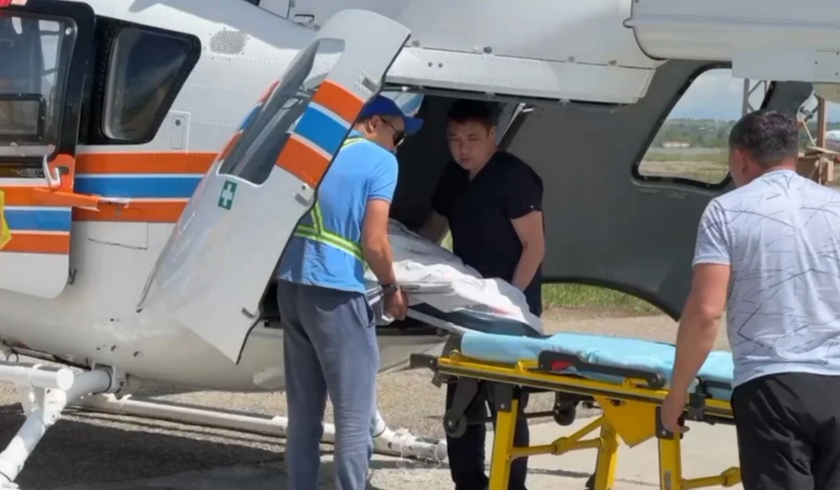 Риддерде 9 жасар бүлдіршін Өскемендегі ауруханаға тікұшақпен жеткізілді