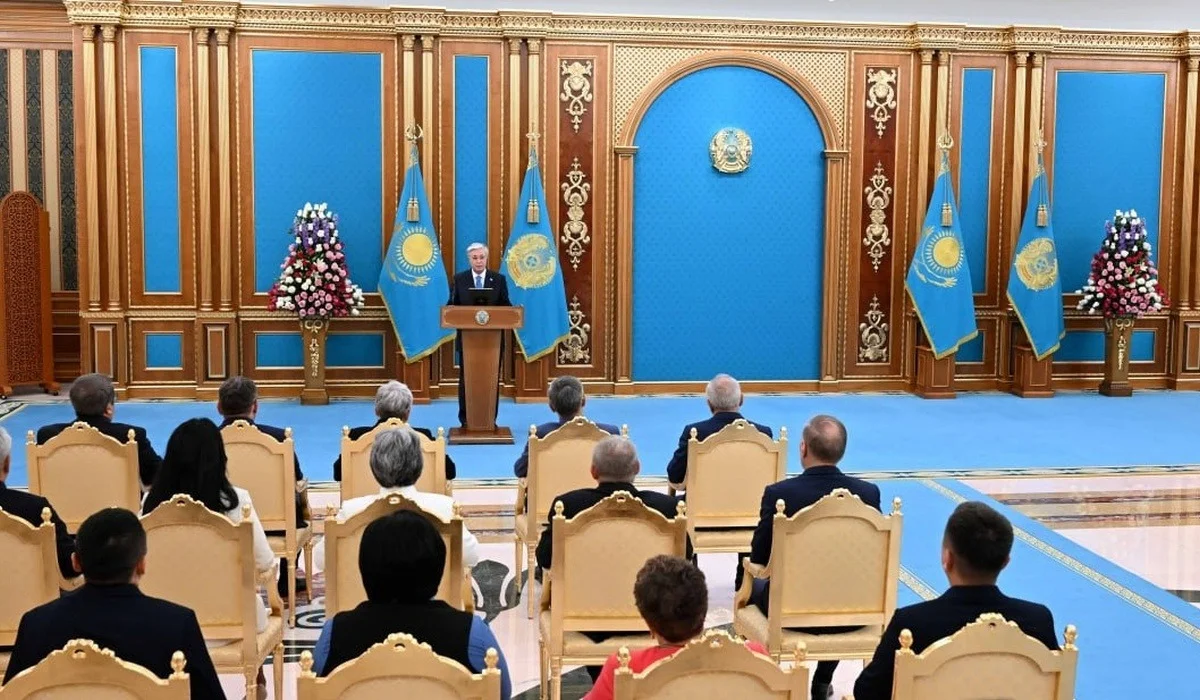 Тоқаев Ақордада дәрігерлерді кәсіби мерекесімен құттықтап, марапаттады