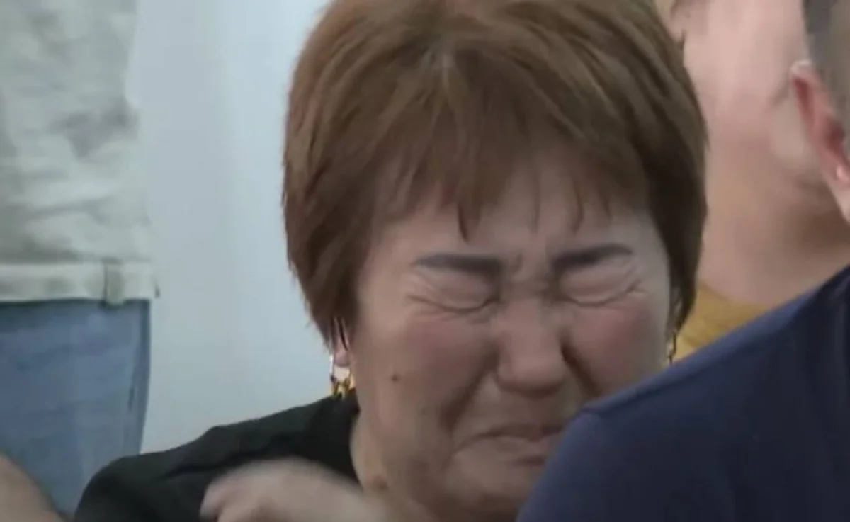 «Үйім де, жұмысым да жоқ»: Абзал Шынасылдың анасы 60 млн теңгені төлей алмайтынын айтты