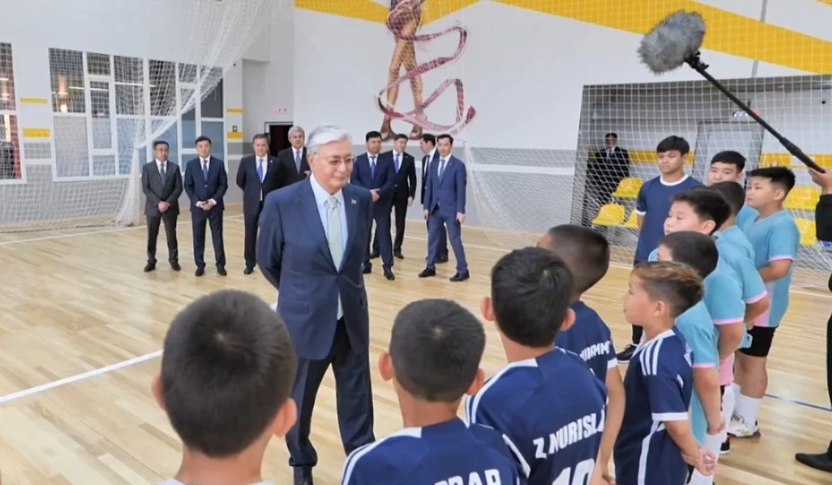 Балалармен емен-жарқын сөйлескен Тоқаев немересінің кім екенін айтып қойды (ВИДЕО)
