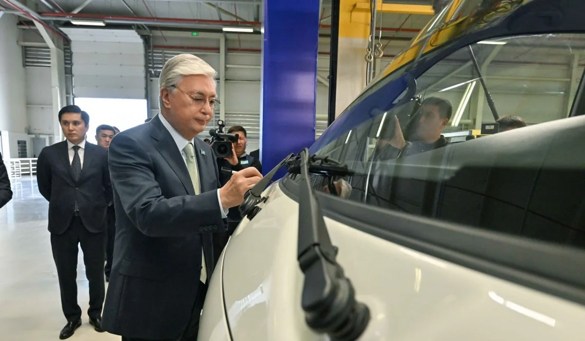 Тоқаев KIA көлігін шығаратын зауыттың жұмысын тексерді