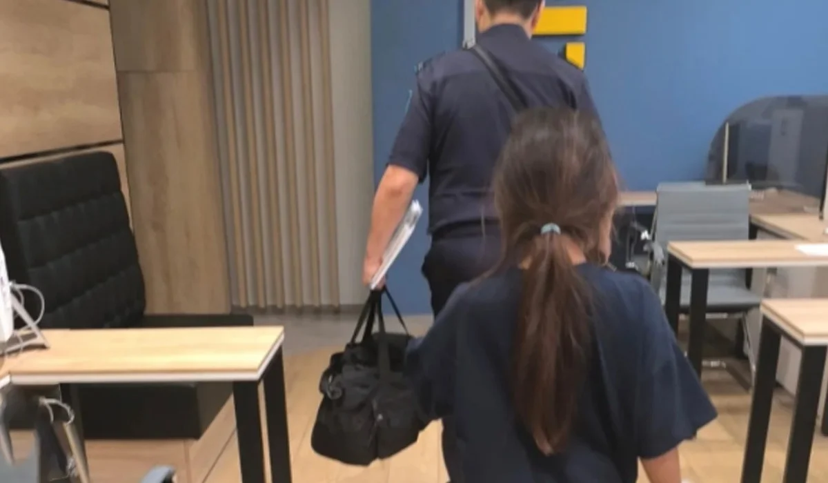Анасы бөтен адамдармен ішімдік ішкен: Павлодар облысында 9 жасар қыз полициядан көмек сұрады