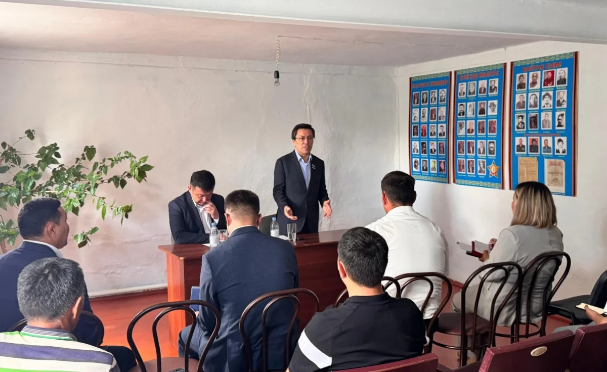 Жол, су, жұмыссыздық және интернет: Мәжіліс депутаты Абай облысының ауыл тұрғындарының мәселесін тыңдады