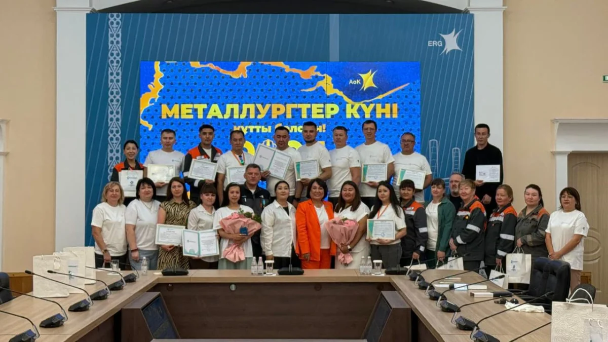 «AMANAT» партиясы металлургтерді кәсіби мерекемен құттықтады