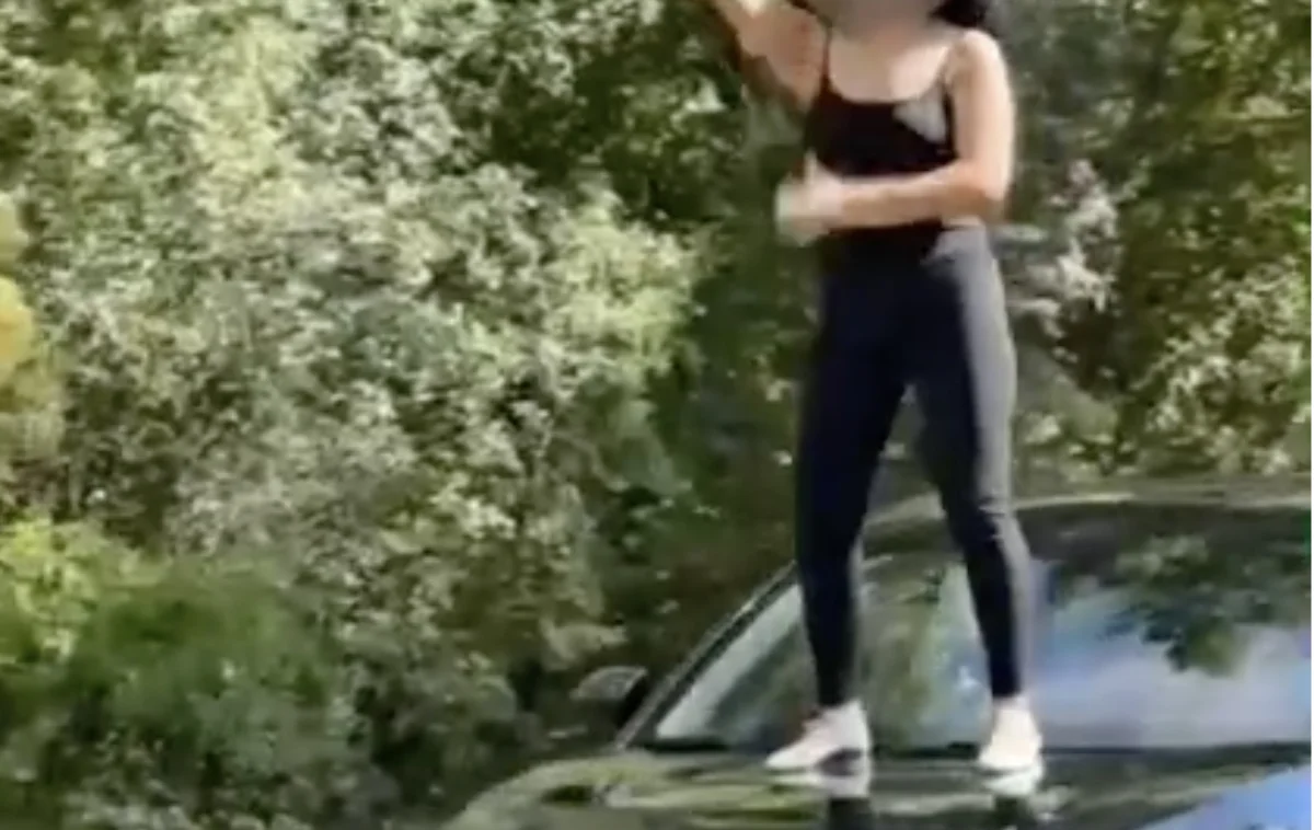 TikTok-қа тренд түсіремін деп жол ережесін бұзған жастар жауапқа тартылды