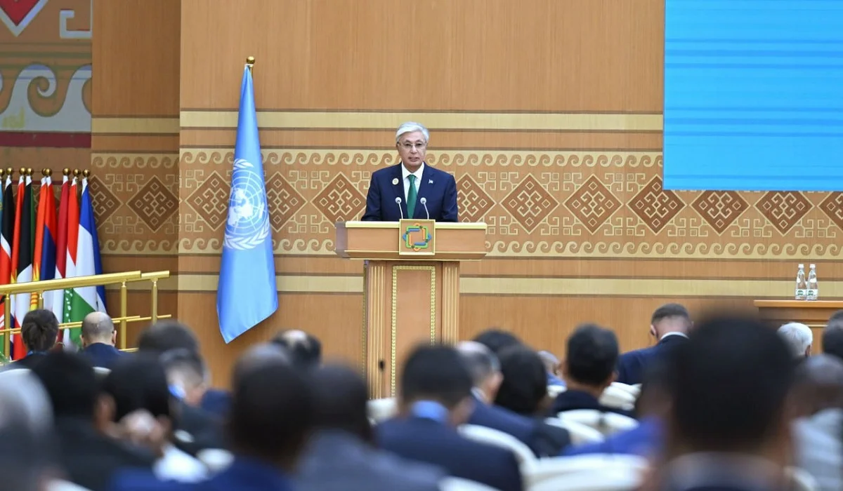 Президент: Азия мен Еуропаның құрлық арқылы тасымалданатын жүгінің 85 пайызға жуығы Қазақстаннан өтеді