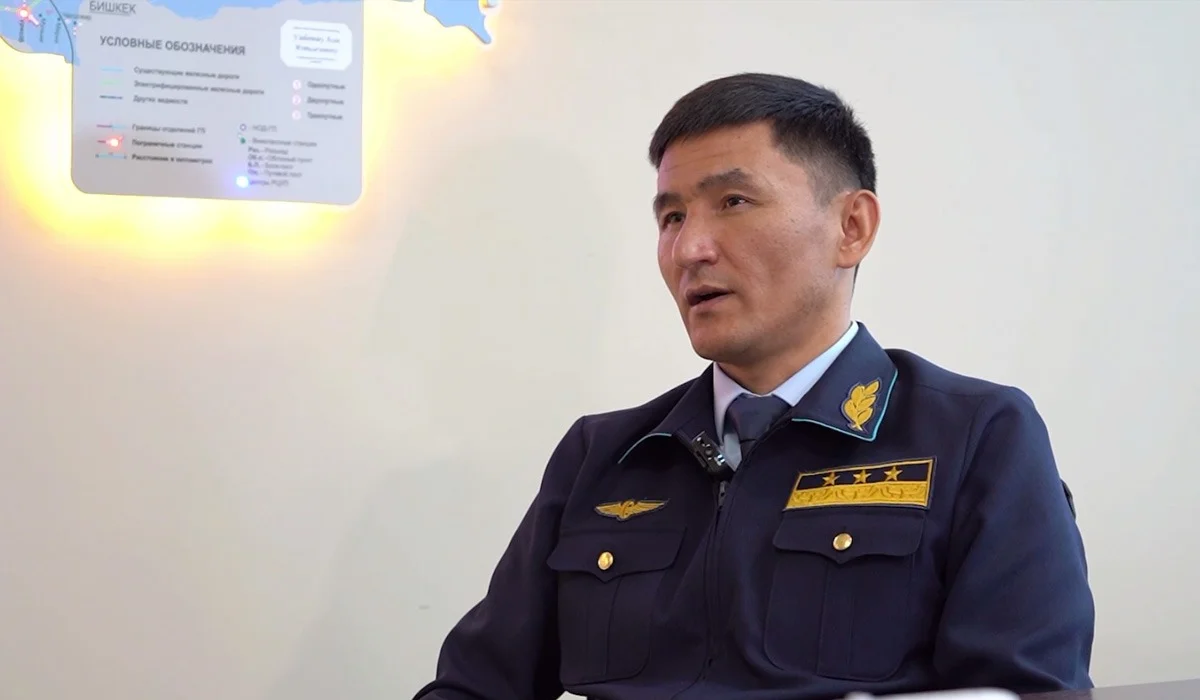 «Үлкен сабақ болды»: әріптестерін балағаттап, желі жұлдызына айналған ҚТЖ қызметкері сұхбат берді (ВИДЕО)