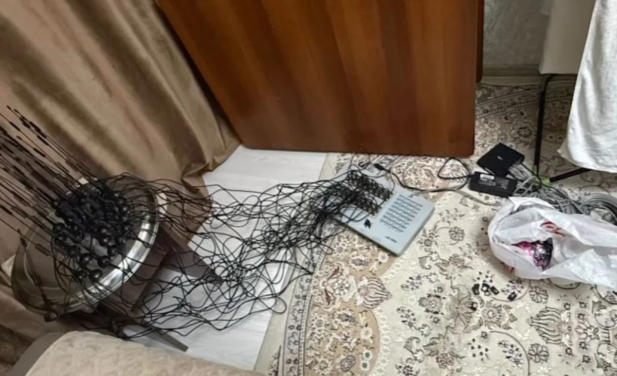Алматы тұрғынынан алаяқтар қолданатын Sim-box құрылғысы табылды