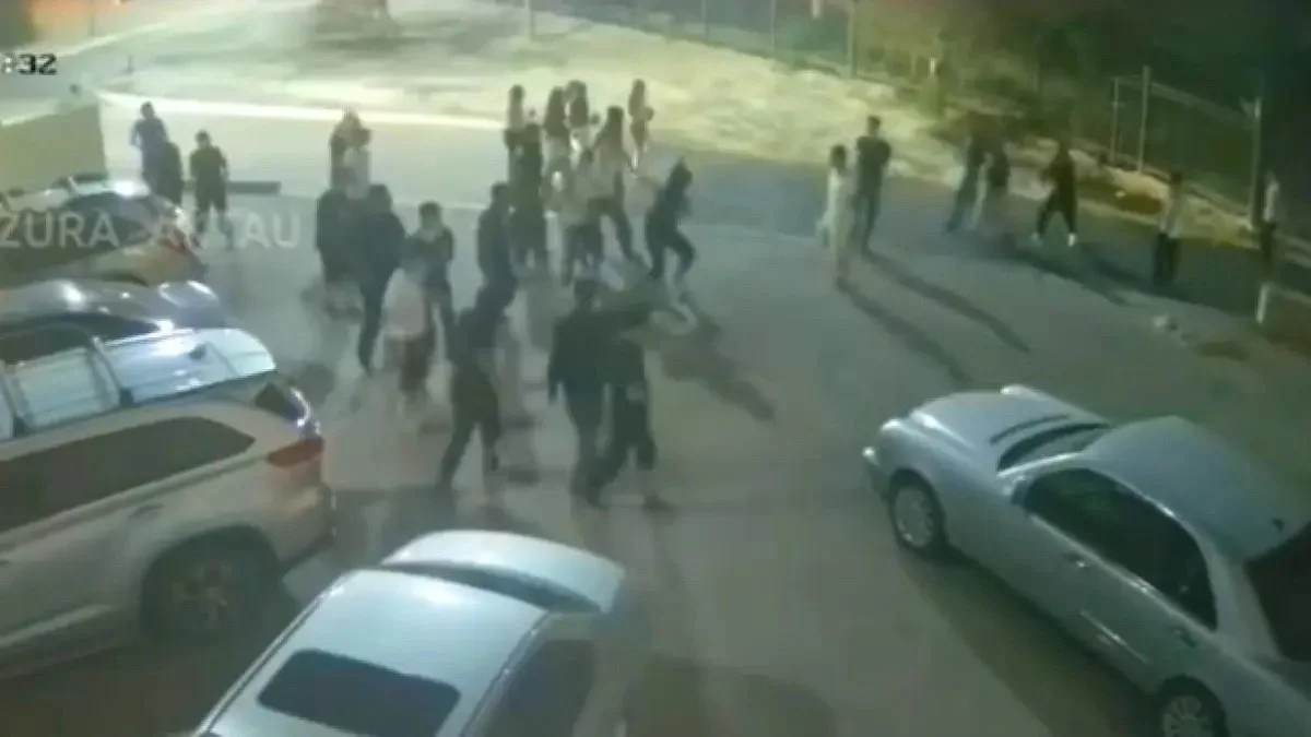 Ақтауда жасөспірімдер арасында жаппай төбелес болды (ВИДЕО)