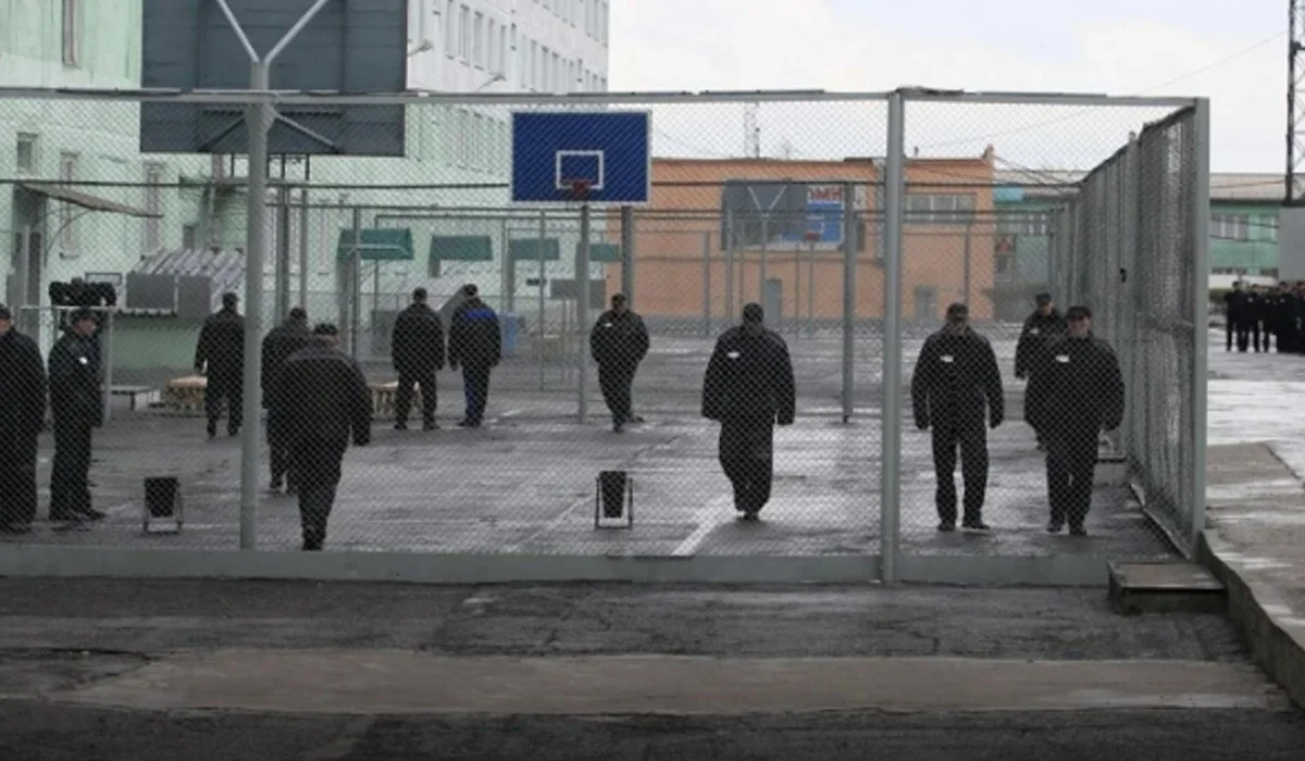«Қылмыстық ортада бедел жинау үшін»: Ақтөбеде пойыз бастығын темекі бермегені үшін пышақтап өлтірді