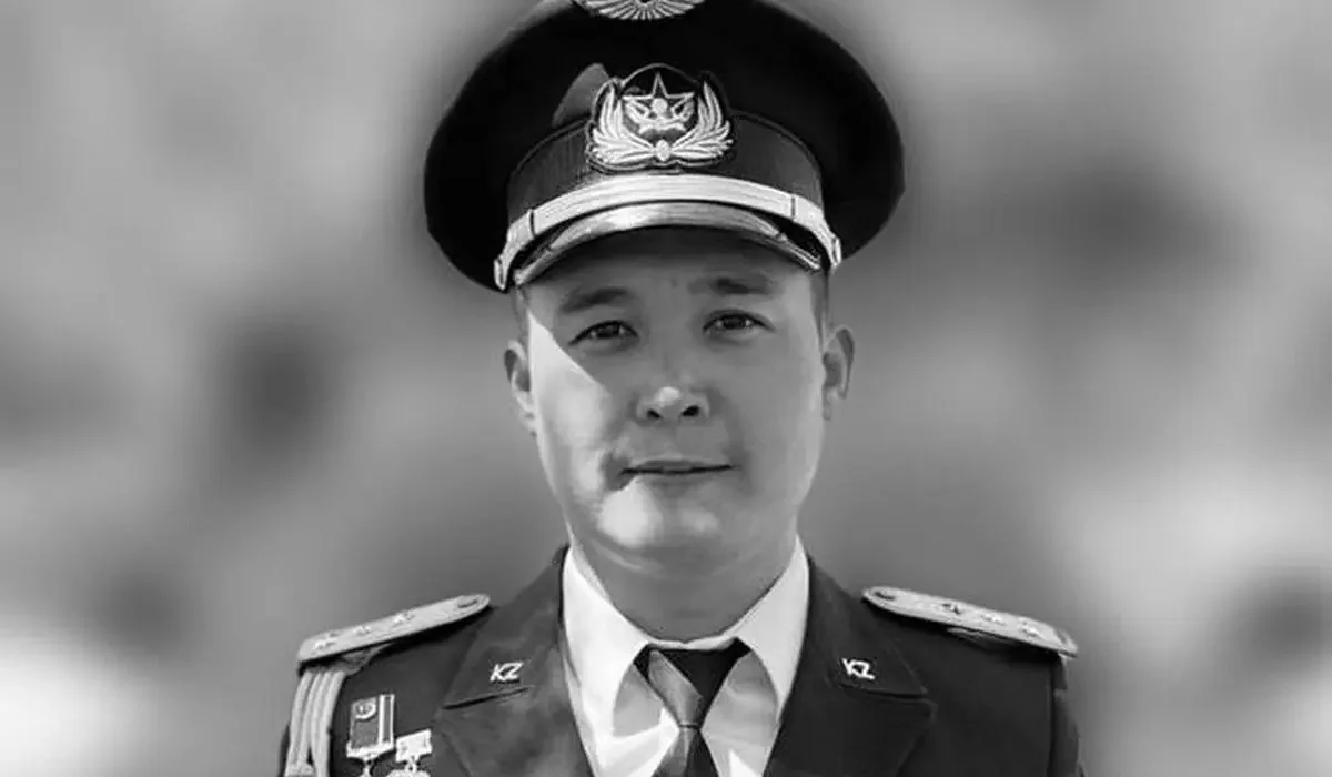 Павлодар облысында тікұшақ апатынан қаза тапқан әскери қызметкер жер қойнына тапсырылды
