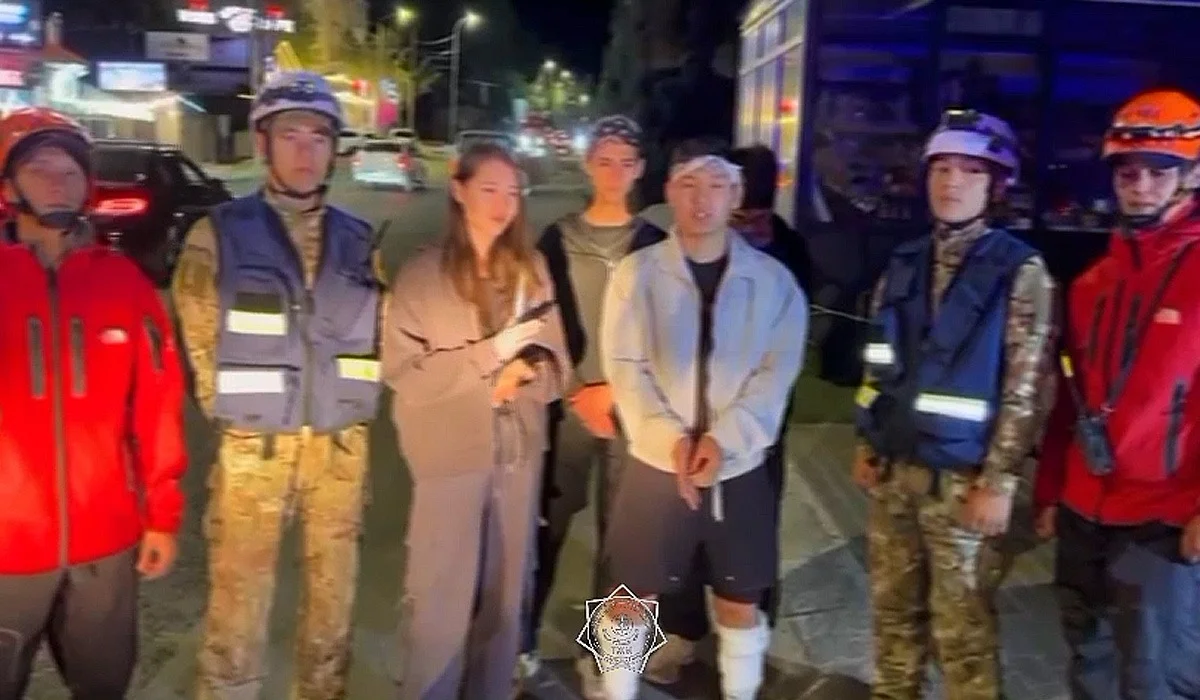 Алматыда жасөспірімдер Қасқыр тауына шығамын деп жартасты жыраға түсіп кетті