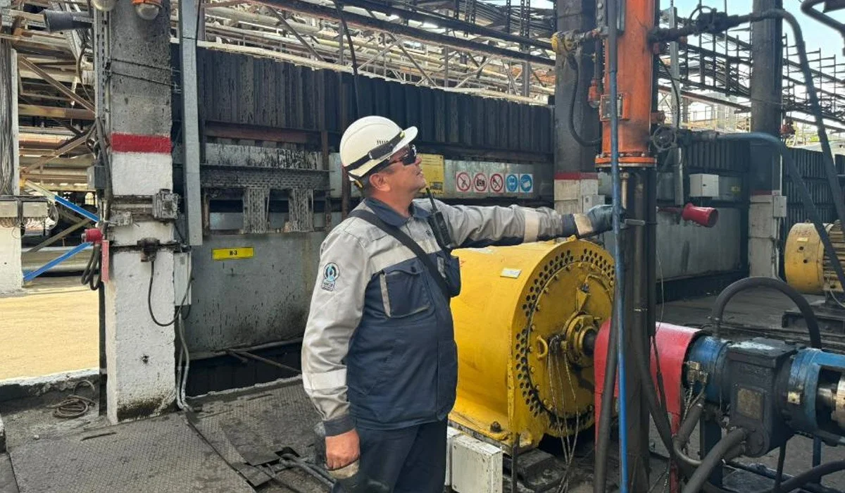 Мамандыққа адалдықтың үлгісі: мұнай өңдеу зауытында 33 жыл еңбек еткен маман