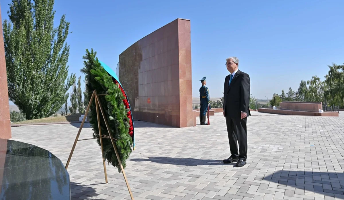 Тоқаев Қырғызстанда «Ата бейіт» ұлттық тарихи-мемориалдық кешенін зиярат етті