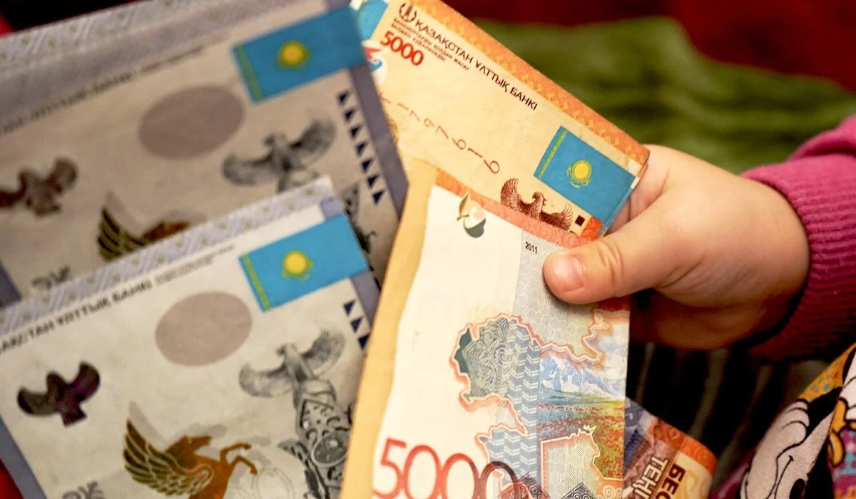 Шымкент әкімдігі тамыздың соңында жетім балаларға 78 мың теңгеден таратады – оны алу үшін не істеу керек