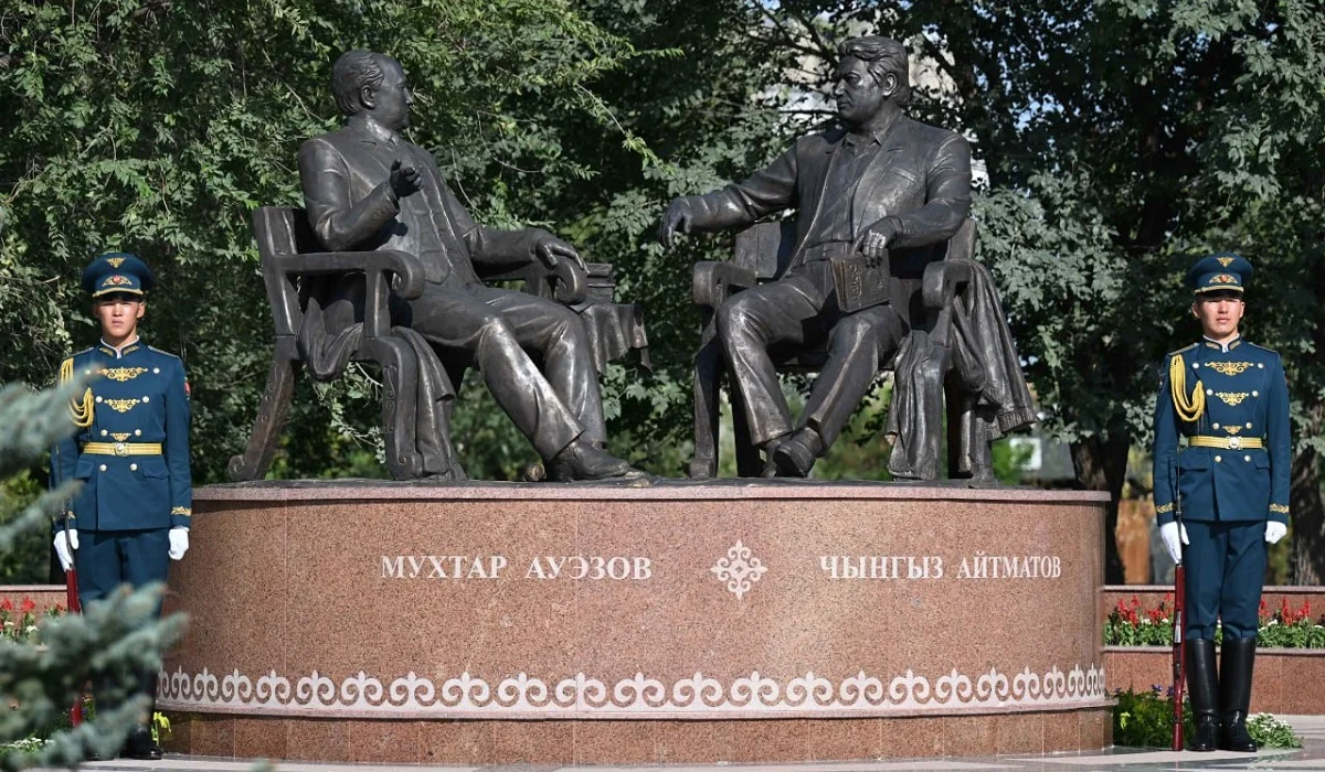 Бішкекте Мұхтар Әуезов пен Шыңғыс Айтматовтың ескерткіші ашылды
