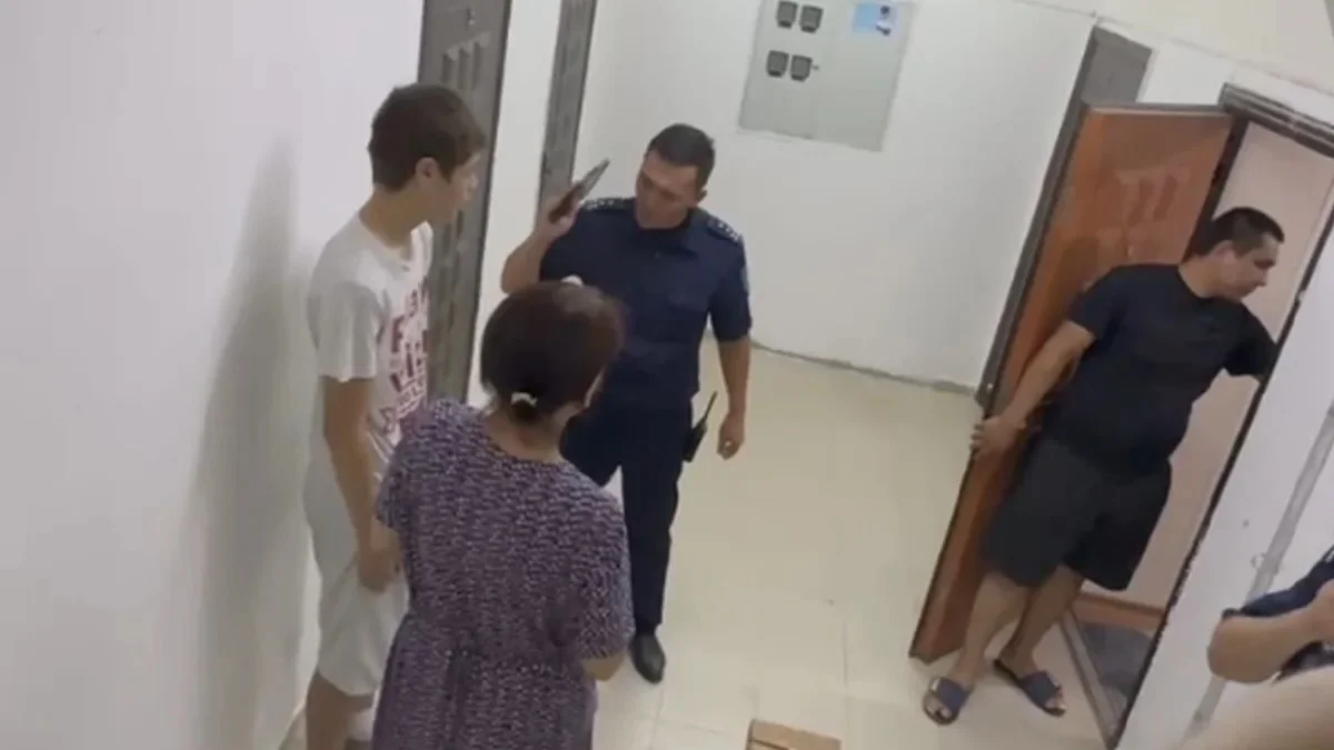 Ақтауда ер адам 13 жастағы баланы ойыншыққа бола аяусыз соққыға жықты