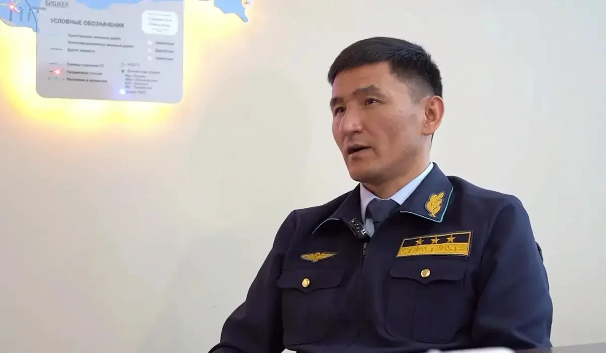 Қарамағындағыларды боқтаған Асан Үмбетов өзі туралы әзілге ішек-сілесі қатып күлді (ВИДЕО)