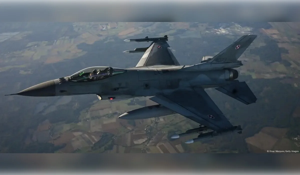 Польшада авиашоуға дайындық кезінде F-16 ұшағы құлады