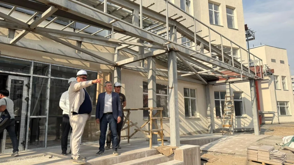 Алматы әкімінің орынбасары Наурызбай ауданындағы мектеп, балабақша мен емхананың құрылыс барысын тексерді