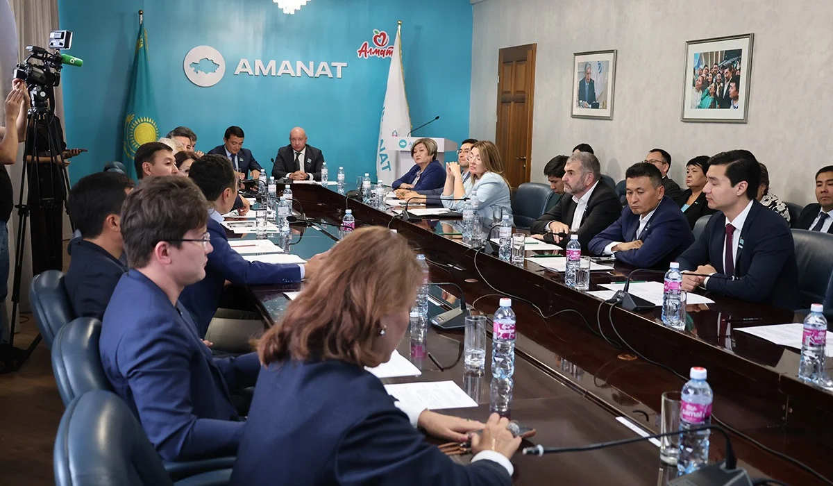 Алматылық партия мүшелері президент жолдауындағы стратегиялық бағдарларды талқылады
