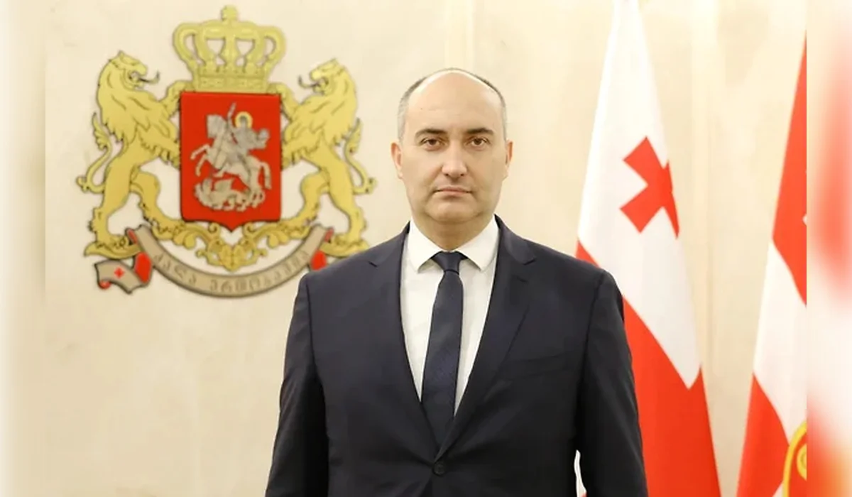 Грузияның бұрынғы қорғаныс министрі сыбайлас жемқорлық үшін ұсталды