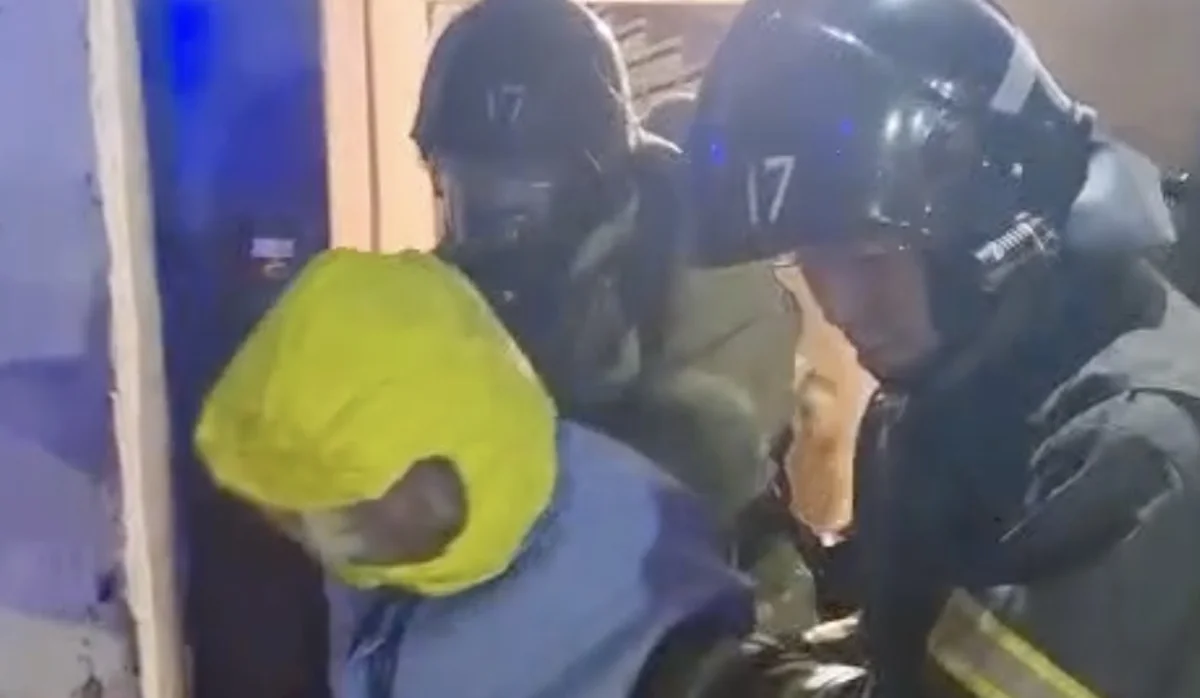 Астанада көпқабатты үйде үш адам кішкентай баласымен бірге өртеніп кете жаздады