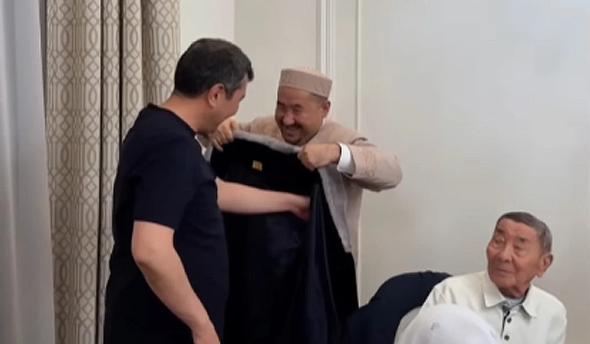 «Жұмабектің имамы»: Динара Сәтжанның олигарх күйеуі Нұрлан имамды «меншіктеп» алды (ВИДЕО)