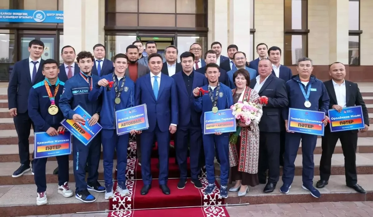 Ағайынды Сабырхандарға пәтер де, көлік те сыйға тартылды