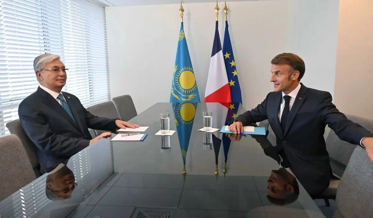 Тоқаев Франция Президентімен кездесу өткізді