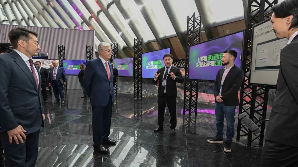 Тоқаев Мажарстан президентімен бірге Alem.AI жасанды интеллект орталығын аралап көрді