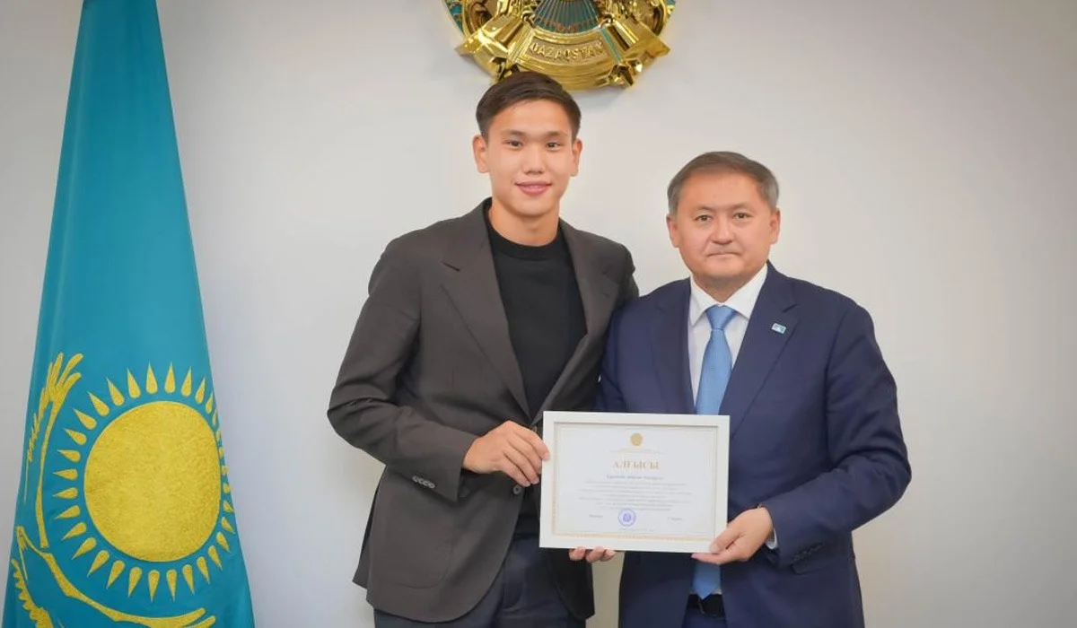 Саясат Нұрбек қақпашы Шерхан Қалмұрзаны ақылы бөлімнен грантқа ауыстырды