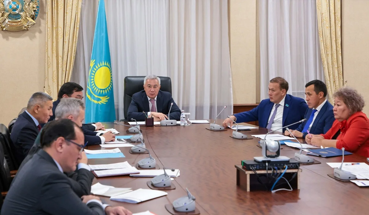 Жұманғарин Қазақстан мен Ресей шекарасындағы көлік кептелісі мәселесін комиссияға шығарды