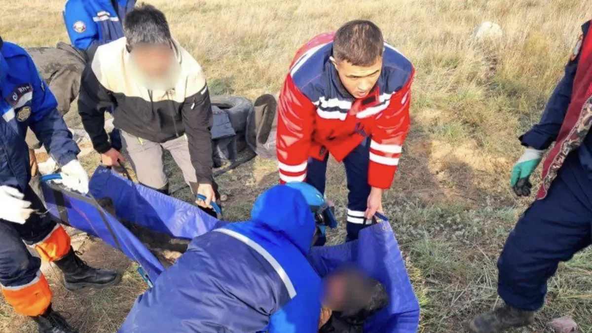 Павлодар облысында жұмысшы жер қазып жатып, топыраққа көміліп қалды