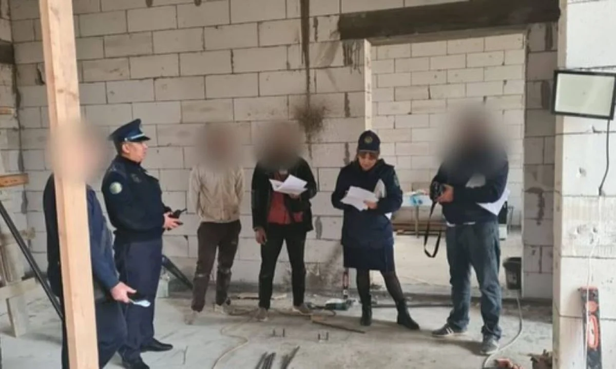 БҚО-да үй салып жүрген шетелдіктерді полиция елден қуып шығарды