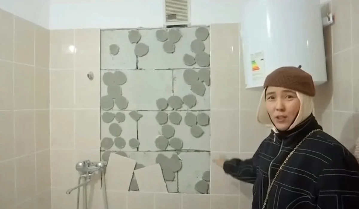 Қабырғасы жарылып, тесік пайда болды: Түркістан әкімдігі салған үй қирап қалудың алдында тұр (ВИДЕО)
