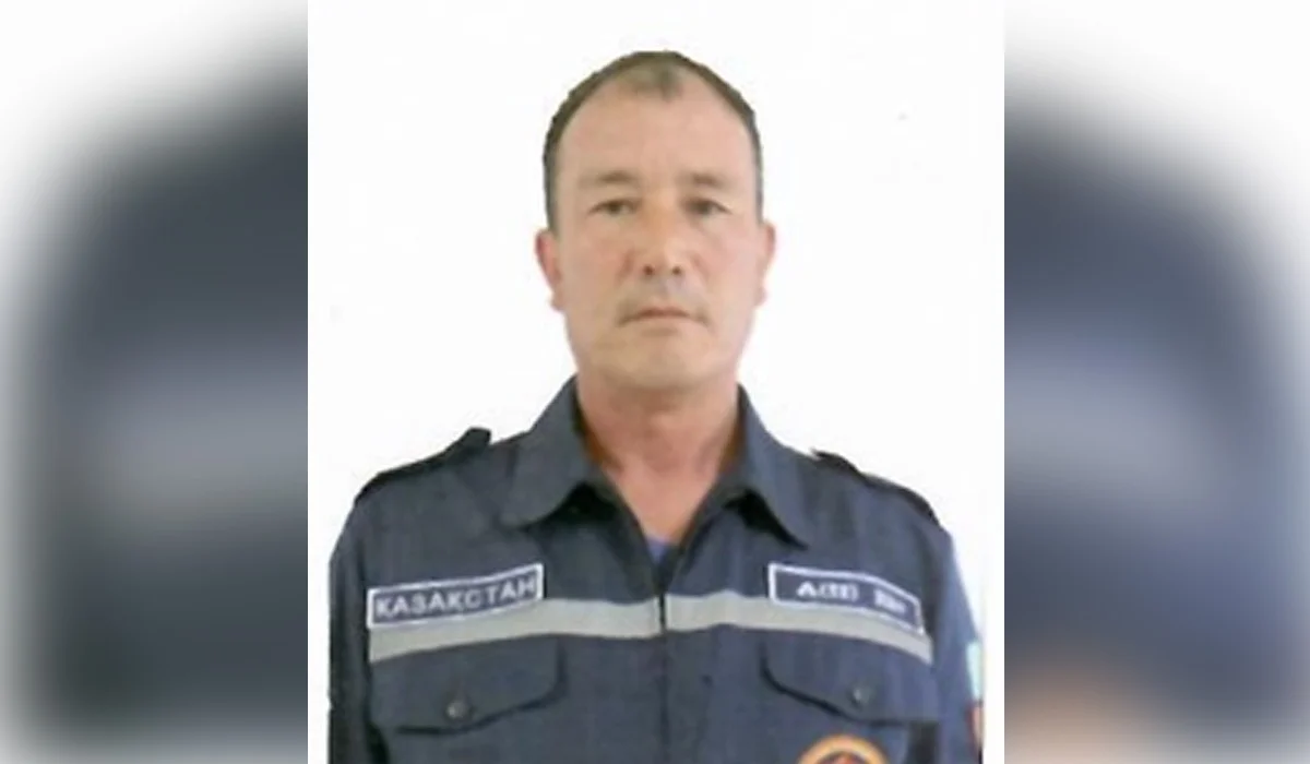 Тоқаев ШҚО-да суға батып бара жатқан бір топ баланы аман алып қалған құтқарушыны марапаттады