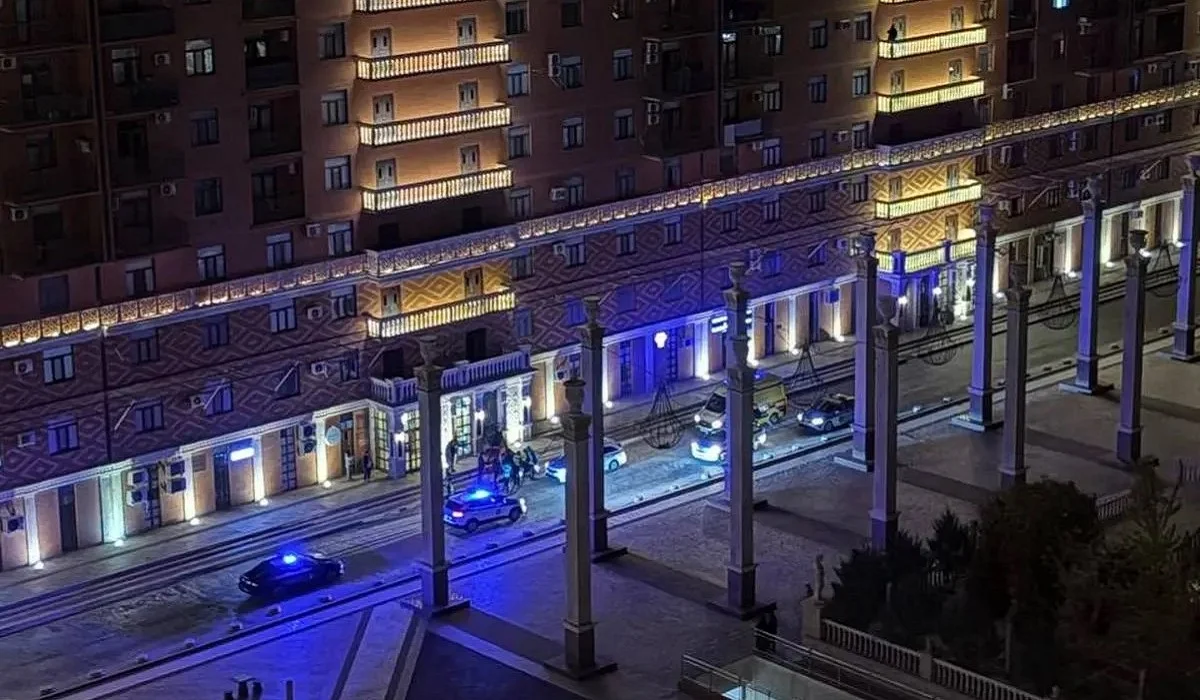 Ақтауда қыз 18-ші қабаттан құлады: полиция тергеу жүргізіп жатыр