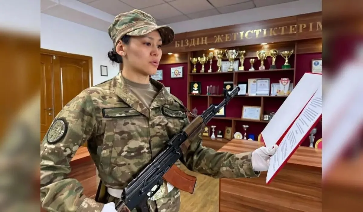 Бокстан Әлем чемпионы Алуа Балқыбекова әскери ант қабылдады